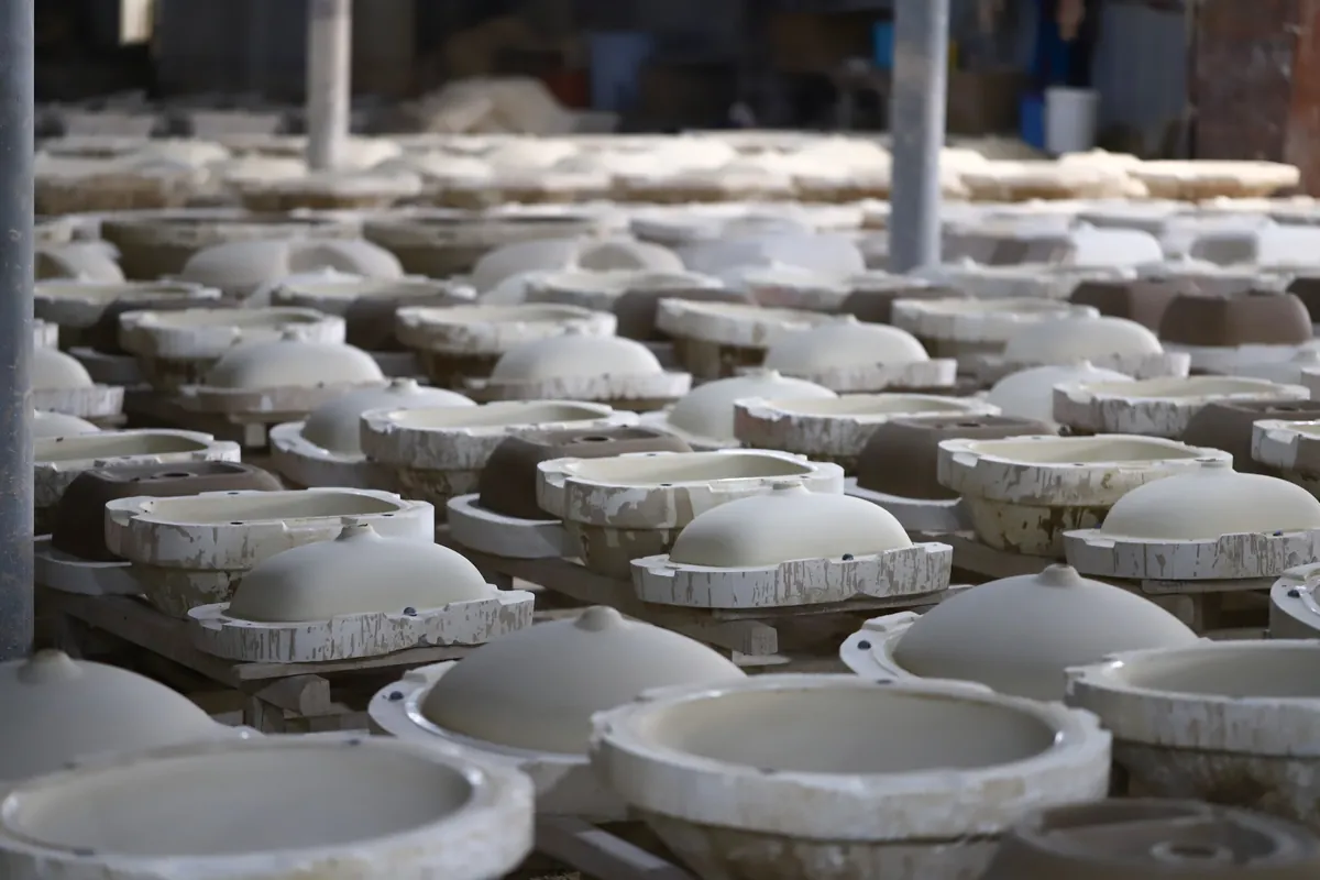 Plaster moulds for ceramic basin casting at the KIDOIR factory